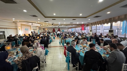 İzmir'de TÜGVA "aile iftarı" düzenledi