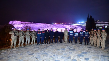 Denizli Valisi Coşkun, yılbaşı gecesi görev yapan personeli ziyaret etti