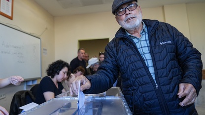 İzmir'de çifte vatandaşlar Bulgaristan'daki genel seçim için sandık başına gitti