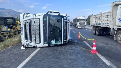 Afyonkarahisar'da devrilen tırdaki sürücü öldü