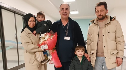 Sağlık personeli boğazına şeker takılan çocuğu Heimlich manevrasıyla kurtardı