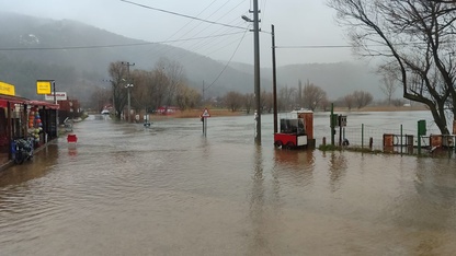 İzmir'de sağanak sonucu Gölcük Gölü taştı