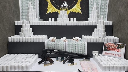 İzmir'de uyuşturucu operasyonunda 3 zanlı yakalandı