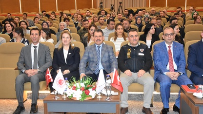 İzmir'de "IBAN'ını kullandırma suça ortak olma" konferansı düzenlendi