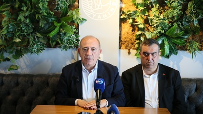 Gür﻿sel Tekin İzmir'de basın toplantısı düzenledi: