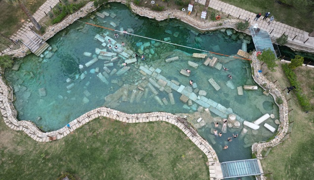 Pamukkale'deki "Kleopatra Havuzu" yeniden ziyarete açıldı