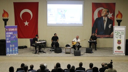 Domaniç'te "Bağımlılıkla Mücadelede Ailenin Önemi" konulu seminer düzenlendi