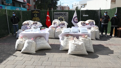 İzmir'de uyuşturucu operasyonlarında yakalanan 5 şüpheli tutuklandı