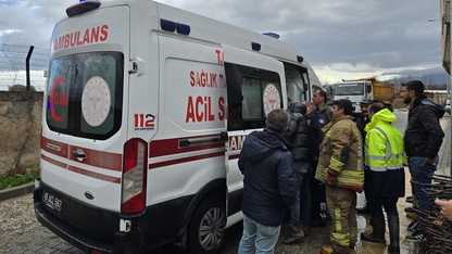 Manisa'da kazı sırasında göçük altında kalan işçi yaralandı