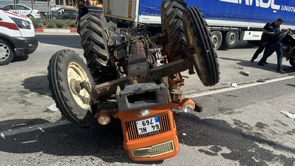 Uşak'ta 3 aracın karıştığı kazada 1 kişi yaralandı