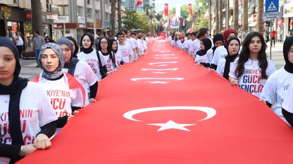 İzmir ve çevre illerde 19 Mayıs Atatürk'ü Anma, Gençlik ve Spor Bayramı kutlandı