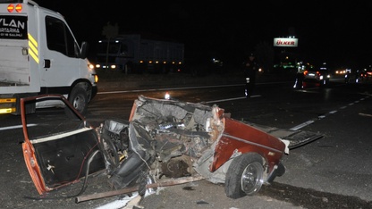 Manisa’da kamyonetle otomobilin çarpışması sonucu 5 kişi öldü, 6 kişi yaralandı