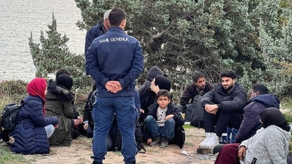 İzmir'de 24 düzensiz göçmen yakalandı