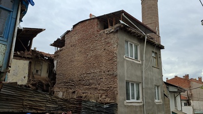 Sandıklı'da bir evde göçük oluştu