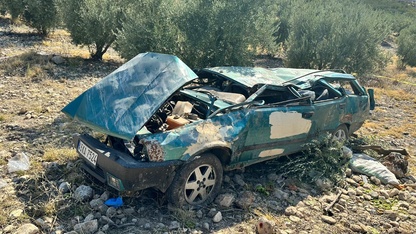 Manisa'da devrilen otomobildeki karı koca öldü