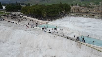 Turizm merkezi Pamukkale'de bayram yoğunluğu yaşanıyor