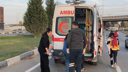 Kütahya'da bir otomobil önündeki araca çarptı, 3 kişi yaralandı