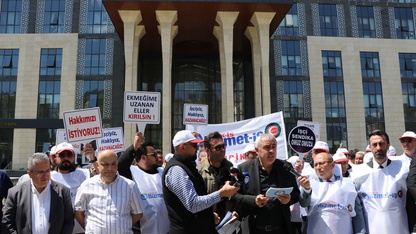 Kütahya'da işten çıkarılan belediye işçilerinden eylem