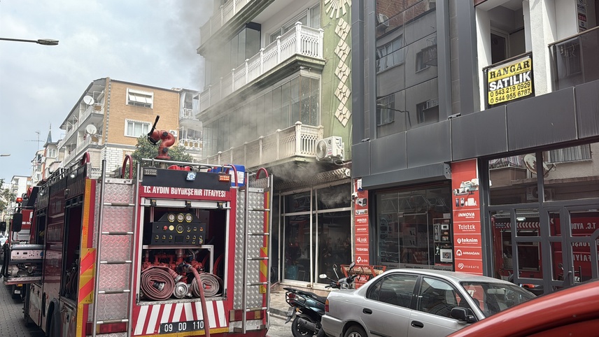 Efeler'de iş yerinde çıkan yangın hasara neden oldu