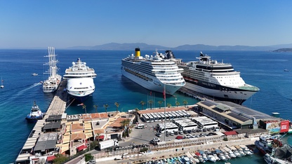 Kuşadası'na 4 kruvaziyerle 6 bin 298 turist geldi