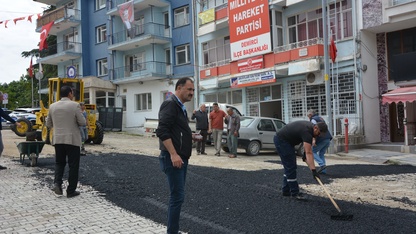 Demirci Belediyesi asfalt yenileme çalışmalarına başladı