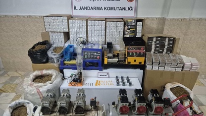 Uşak'ta evinde kaçak sigara malzemeleri bulunan şüpheli tutuklandı