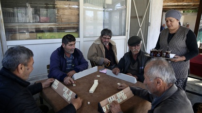 Kocasına yardım için gittiği çay ocağını 14 yıldır işletiyor