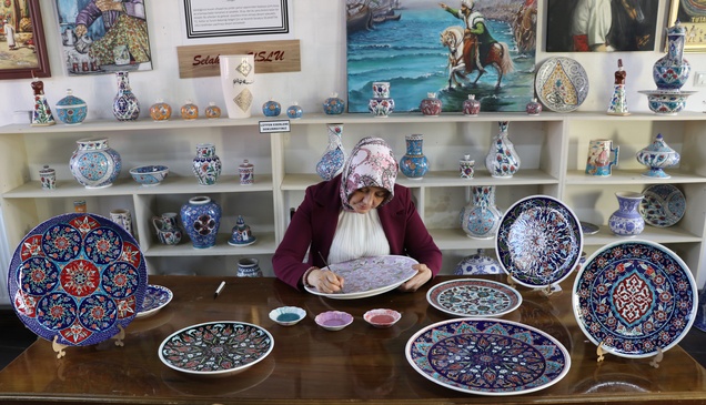 Üniversite için geldiği Kütahya'da çini ustası oldu