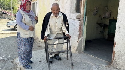 KORE GAZİLERİ YAŞADIKLARINI ANLATIYOR - Tedavisinin ardından tekrar cepheye koşan Kore gazisi, madalyasını gururla taşıyor