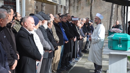 TRT İstanbul Radyosu'nun emekli sanatçılarından Mustafa Hisarlı'nın cenazesi toprağa verildi