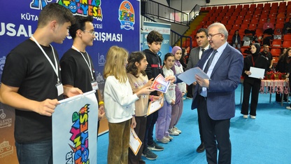 Kütahya'da Ulusal Robot Yarışması'nda dereceye girenlere ödülleri verildi