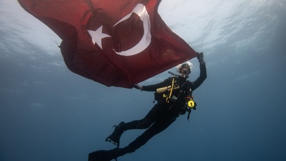 Jandarma teşkilatının 186'ncı kuruluş yıl dönümü su altında pankartla kutlandı