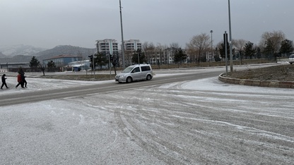 Afyonkarahisar'da soğuk hava etkili oluyor