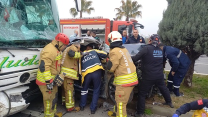 Manisa'da 3 aracın karıştığı kazada 6 kişi yaralandı