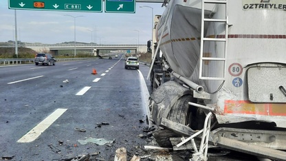 Manisa'da tankere çarpan otomobildeki 2 kişi öldü