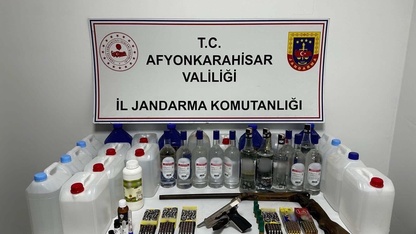 Afyonkarahisar'da kaçak ve sahte alkol operasyonunda 2 zanlı yakalandı