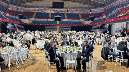 İzmir'de yaşayan Manisalılar, iftar programında bir araya geldi