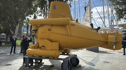 Bodrum'da deniz müzesine verilen denizaltı meydanda sergileniyor