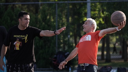 Altmışlık "delikanlılar" sokak basketbolunun vazgeçilmezleri oldu