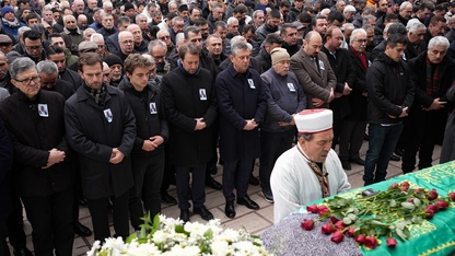CHP Genel Başkanı Özel, Manisa'da cenaze törenine katıldı