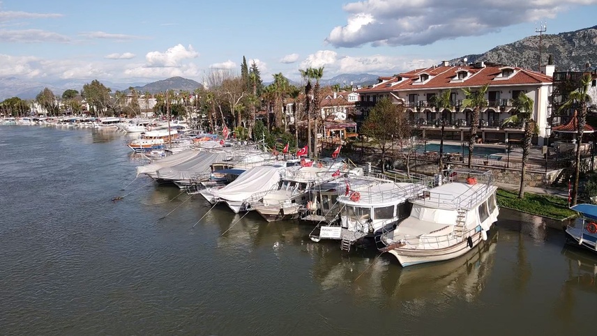Dalyan Kanalı'nda aşırı yağışlarla su seviyesi 1,5 metre yükseldi