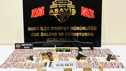 İzmir'de silah ve uyuşturucu operasyonunda 2 şüpheli yakalandı