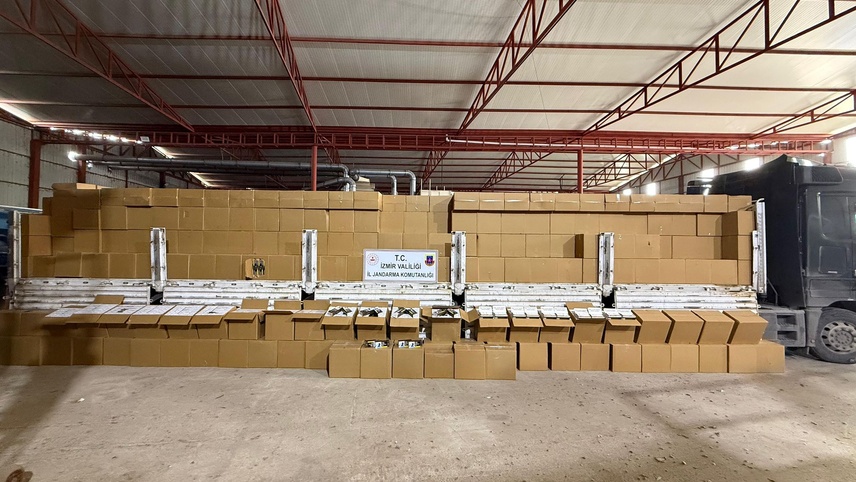 İzmir'de 12 milyon 720 bin makaron ele geçirildi, 2 şüpheli tutuklandı