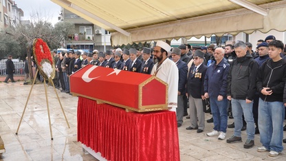 İzmirli Kıbrıs gazisi Salih Akdağ, son yolculuğuna uğurlandı