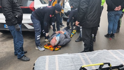 Kütahya'da otomobilin çarptığı kişi yaralandı