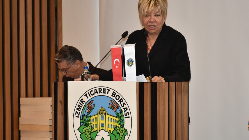İzmir Ticaret Borsasının "Toprağın Kadın Yüzü" temalı fotoğraf yarışmasında ödüller verildi