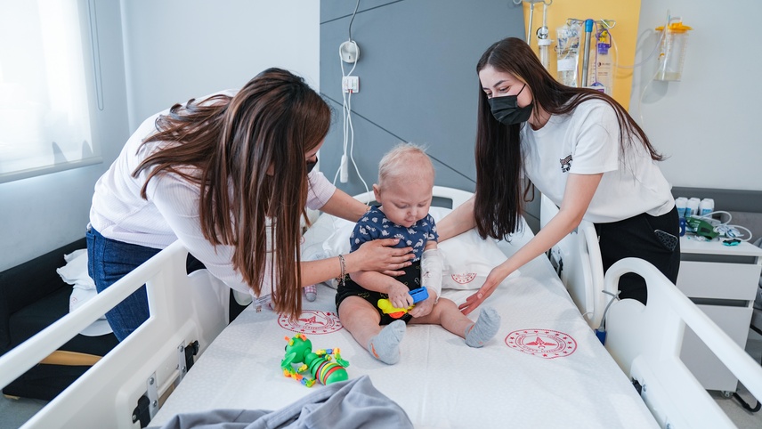 Kadir Efe bebek erişkin kadavradan alınan ince bağırsağın kısaltılmasıyla iyileşti