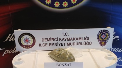 Demirci'de otomobilde sentetik uyuşturucu bulundu