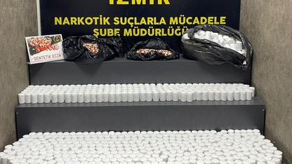 İzmir'de aracında 84 bin uyuşturucu hap bulunan sürücü tutuklandı