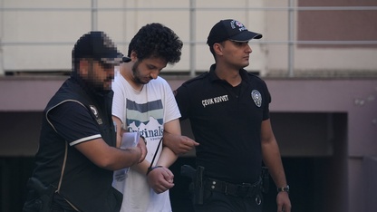 GÜNCELLEME - İzmir'de polis merkezine silahlı saldırı düzenleyen saldırgan ve 10 şüpheli adliyede